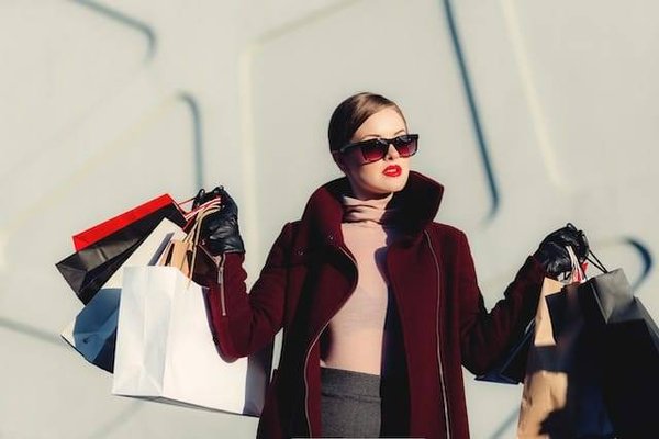 Comment reconnaître un vêtement ou un accessoire de luxe authentique ? Un guide pratique